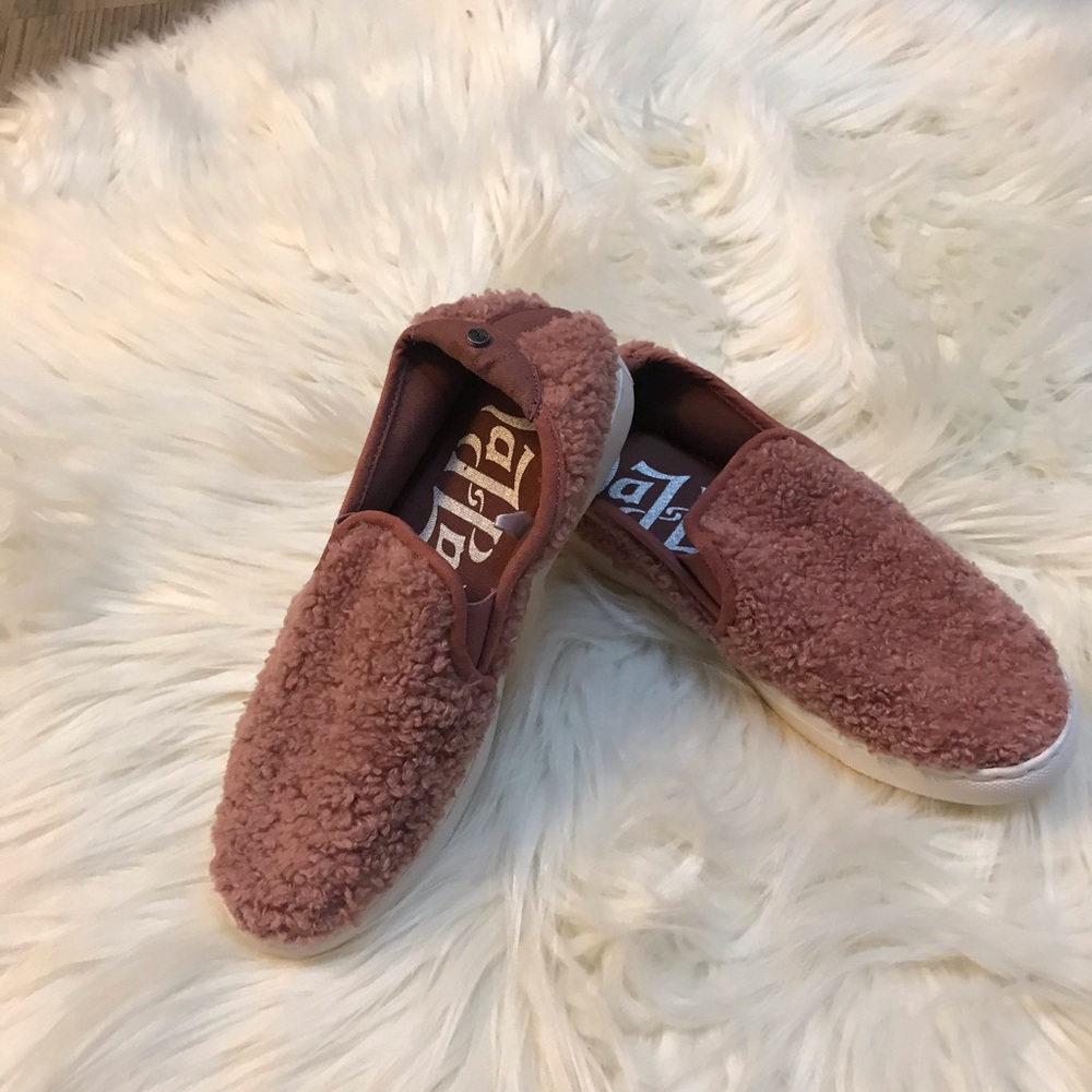 NWT Women’s Mad Paw Slip On